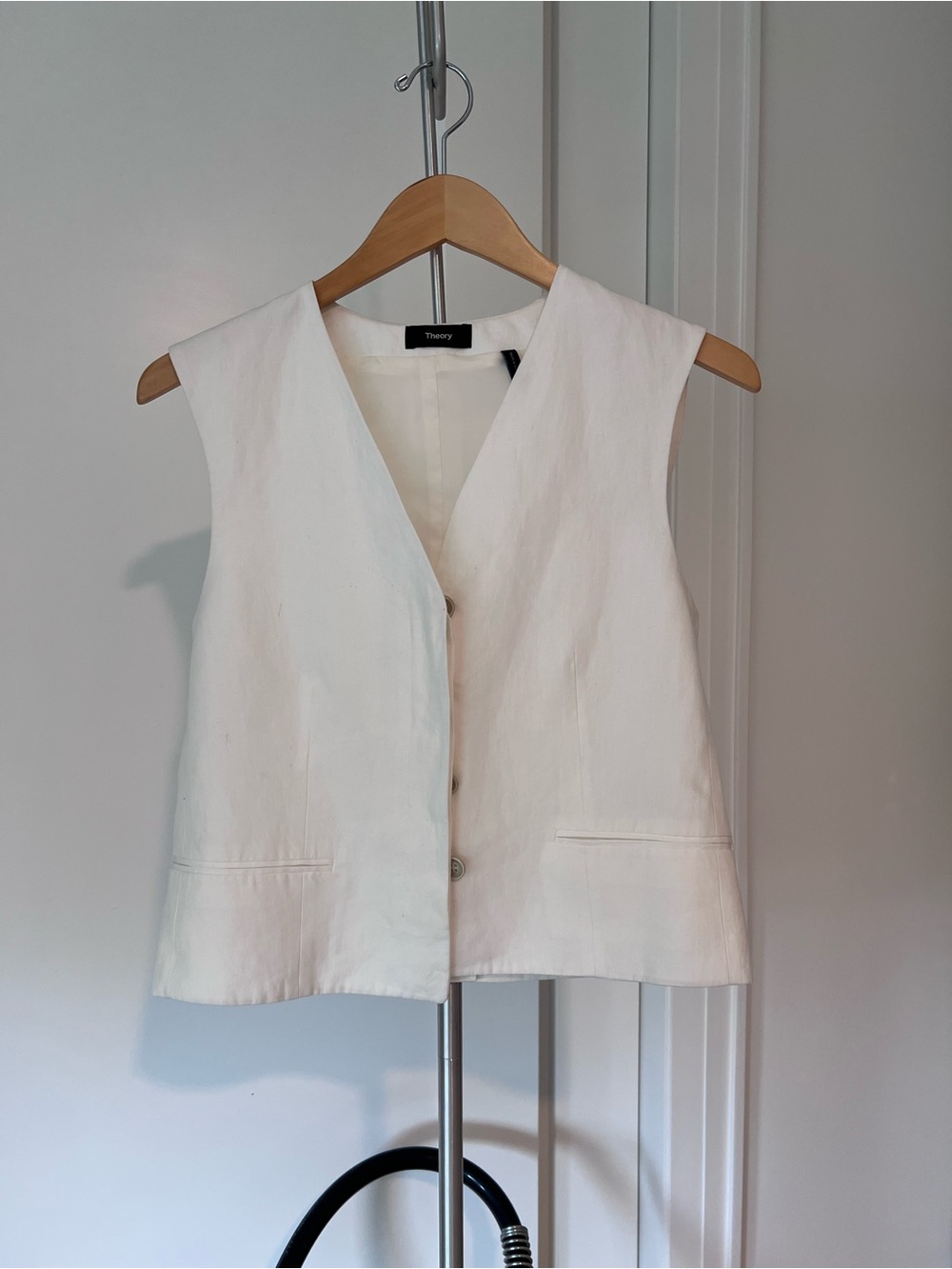 Theory White Linen Sleeveless Button Front Vest